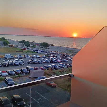 Tomis Sunrise شقة